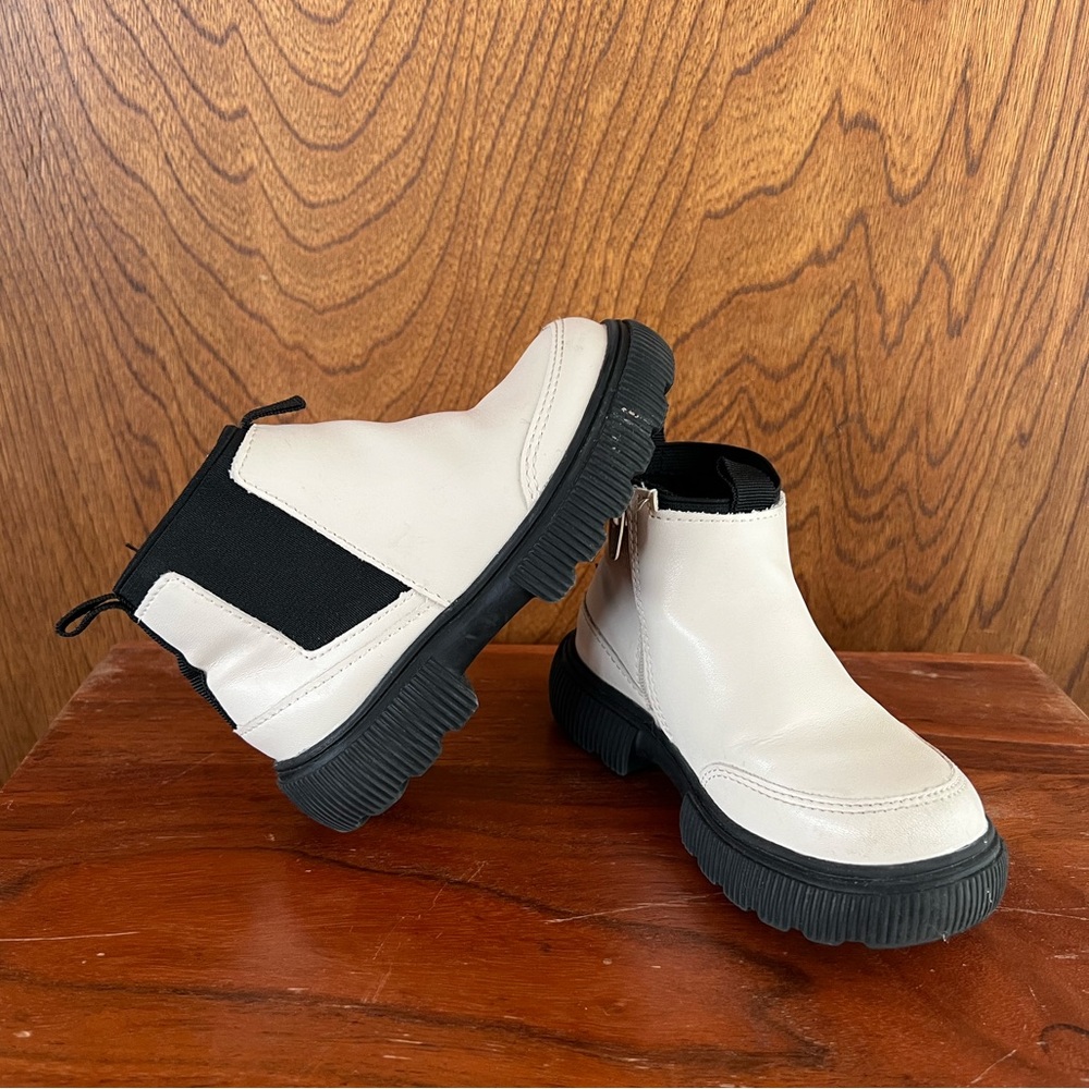 Zara Cream and Black Toddler Shoes size 24